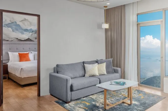 Pre-nuptial at the Summit