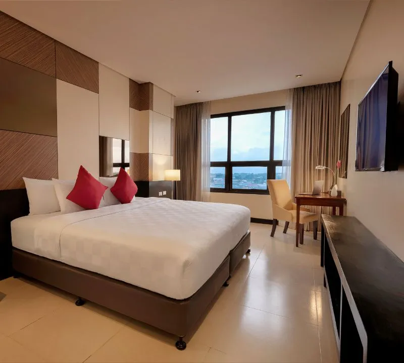 Summit Hotel Tacloban Deluxe King Room 2